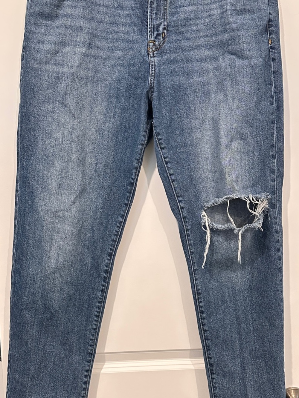 Women’s GAP Medium Blue “Best Girlfriend” Jeans with Distressed Knee 33 Tall